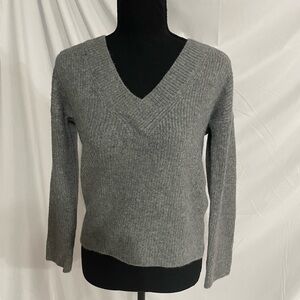 OLIVACEOUS Ribbed Knit V-Neck Long Sleeved Soft Sweater NWOT 🌴 Size XS